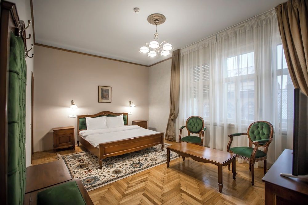 Casa Gotica Residence Deluxe Apartment, 1 King Bed, Non Smoking, City View 4