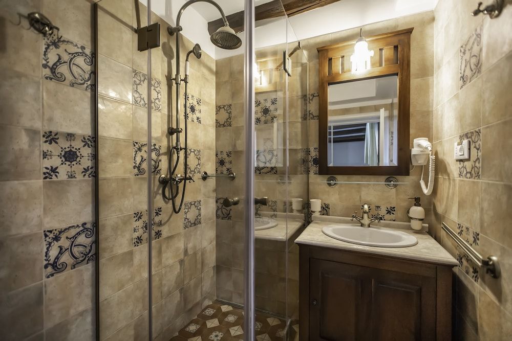 Casa Gotica Residence Deluxe Room, 1 Queen Bed, Non Smoking, Mountain View 3