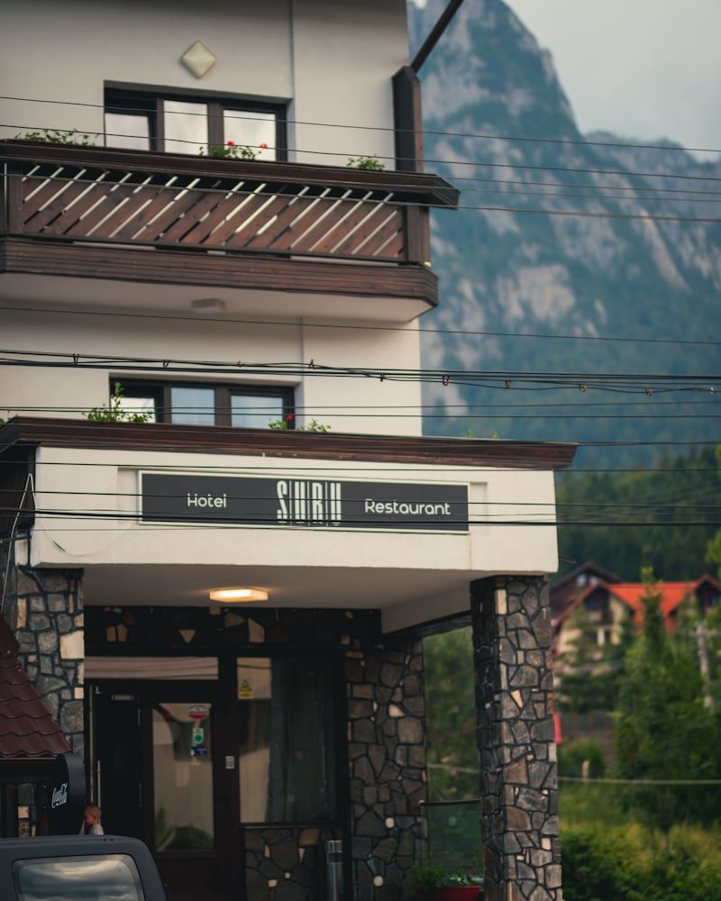 Suru Hotel & Restaurant