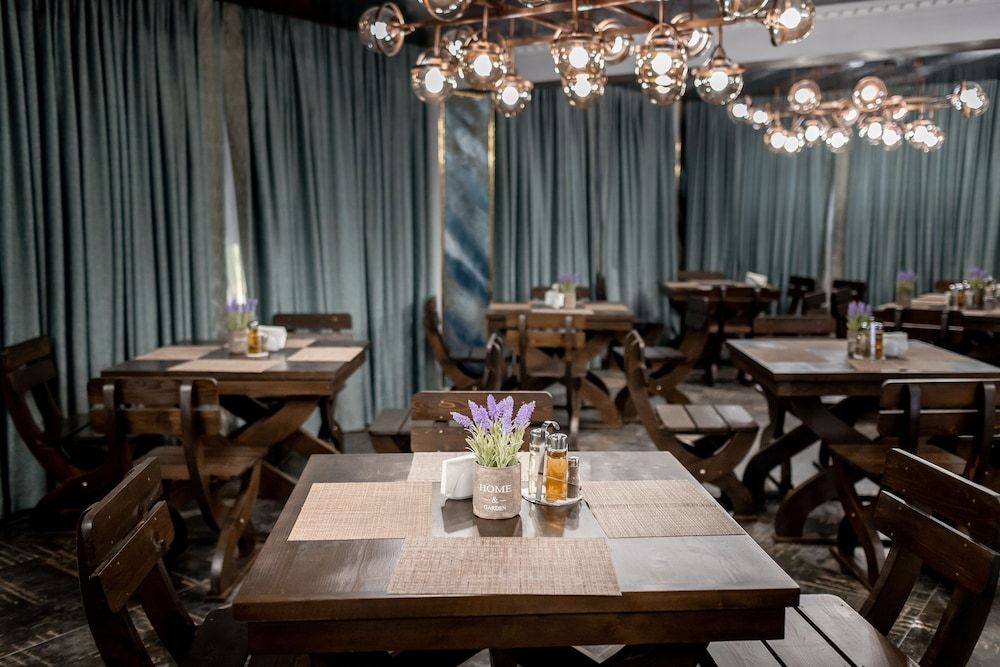 Suru Hotel & Restaurant