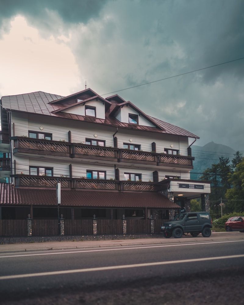 Suru Hotel & Restaurant