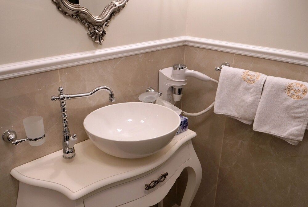 Grant Hotel Boutique Superior Double Room 4