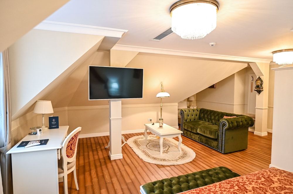 Grant Hotel Boutique Deluxe Triple Room 2