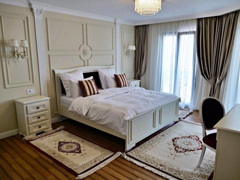 Grant Hotel Boutique Superior Double Room 2