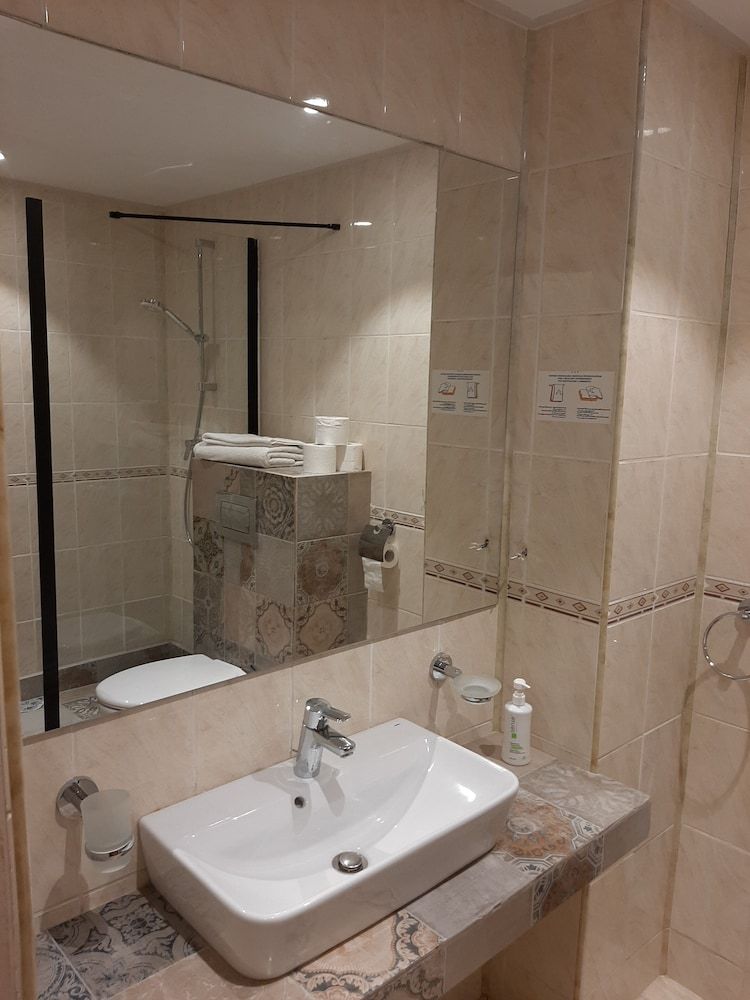 Hotel Astoria City Center Deluxe Double Room 3