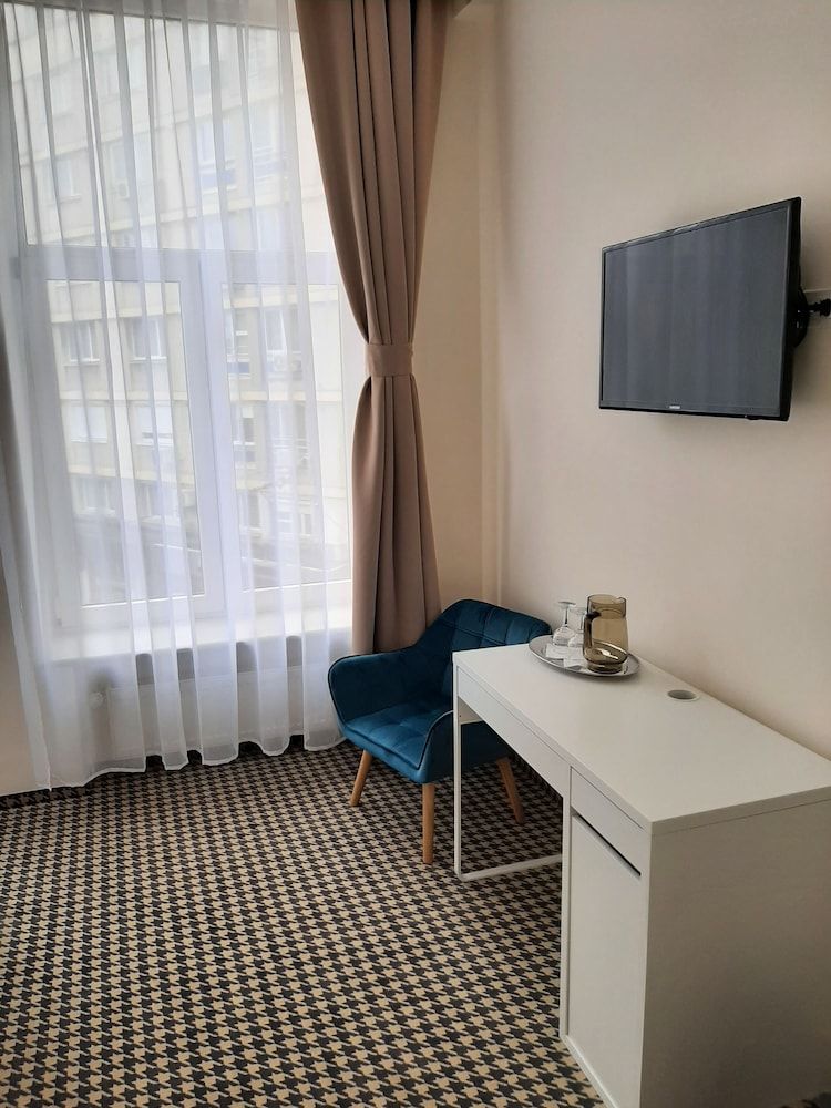 Hotel Astoria City Center Deluxe Double Room 4