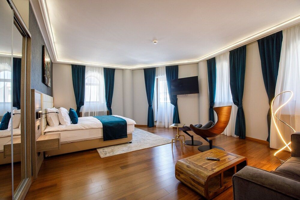 Casa Hrisicos Grand Room 5