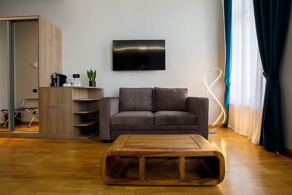 Casa Hrisicos Family Room 17