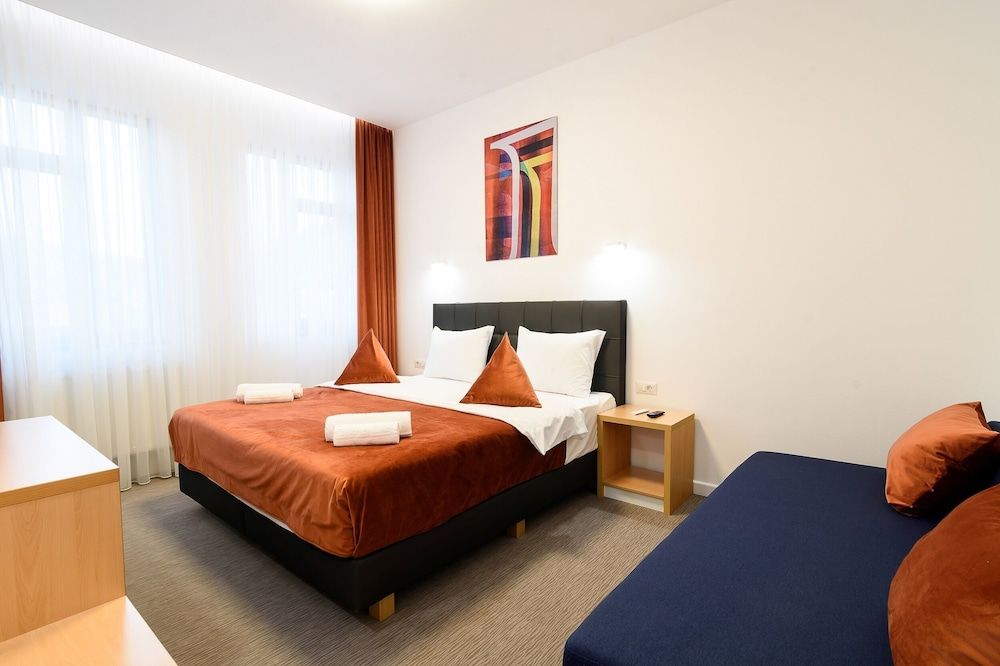 Hotel Urban Superior Double Room, Jetted Tub 2