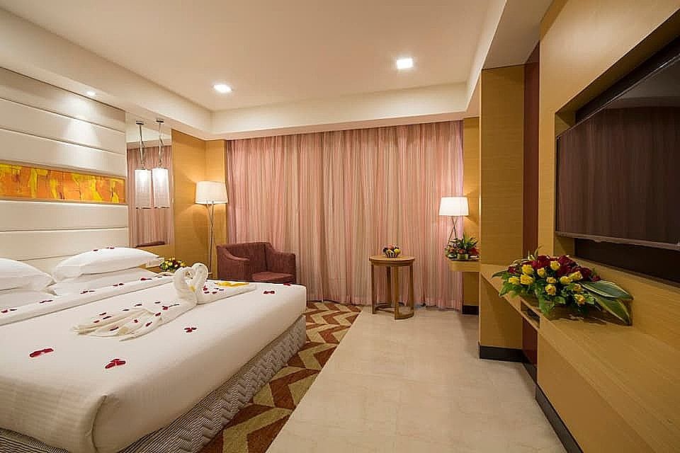 Dolphin Hotel Premium Double or Twin Room 4