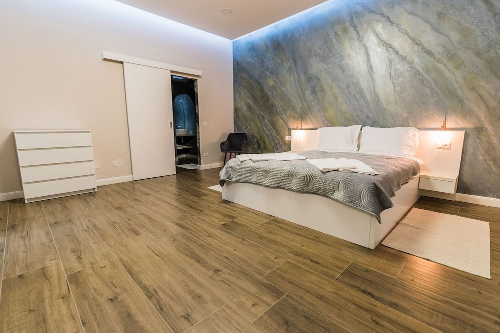 Sandor Apartment