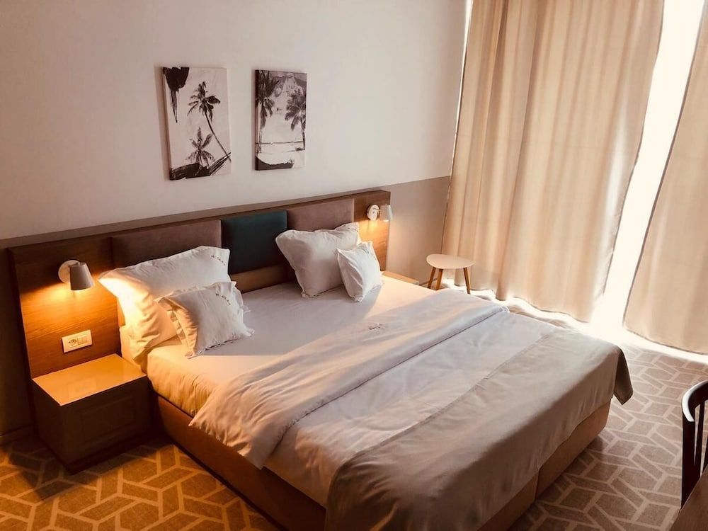Suite, Balcony