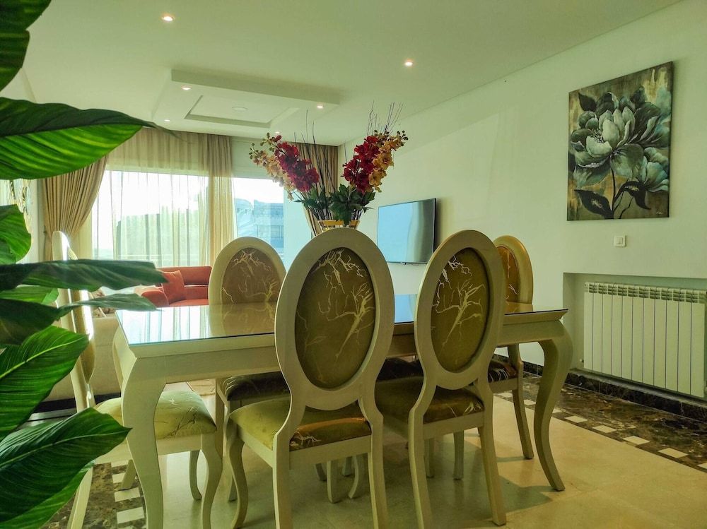 Sunset Square Near the Lake Apartment, 2 Bedrooms, Accessible, Smoking 8