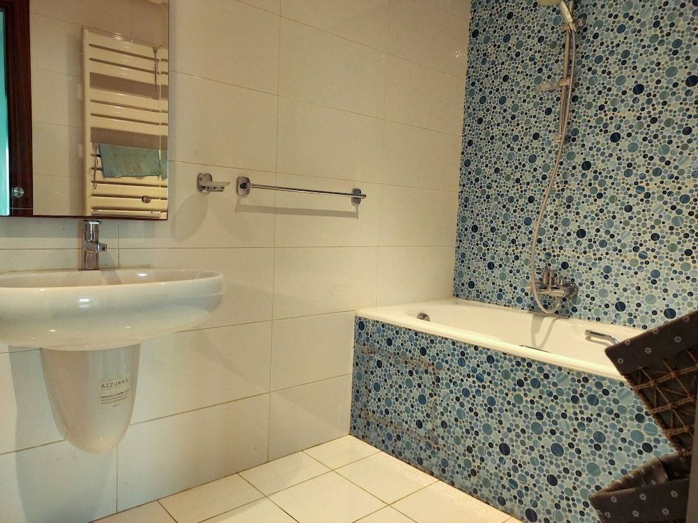 Sunset Square Near the Lake Apartment, 2 Bedrooms, Accessible, Smoking 14