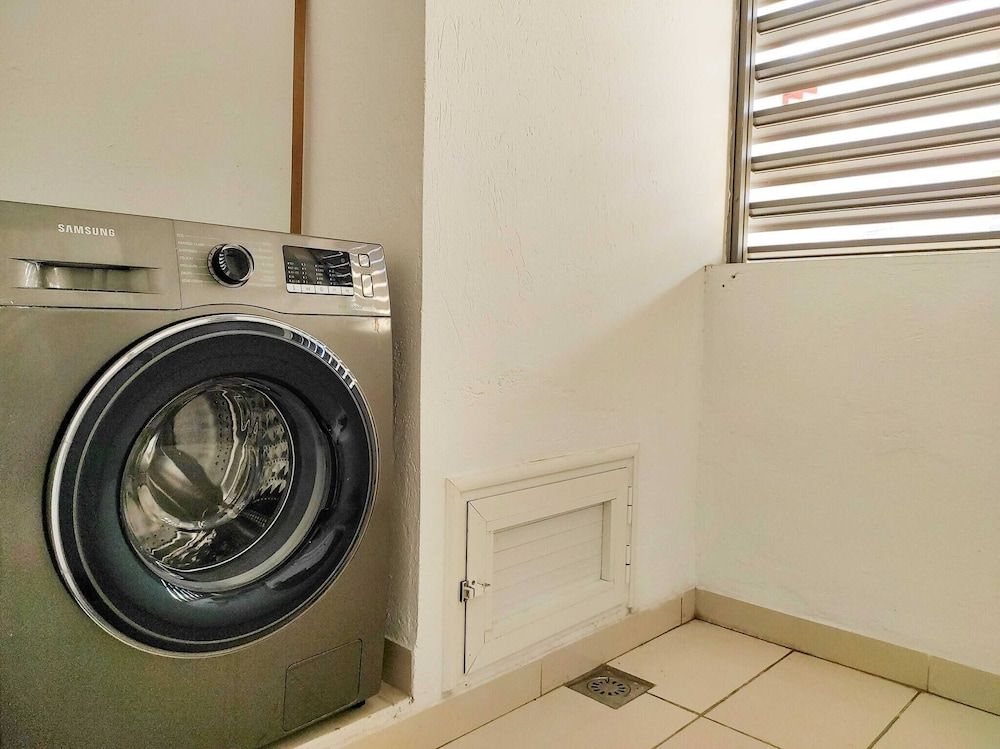 Sunset Square Near the Lake Apartment, 2 Bedrooms, Accessible, Smoking 9