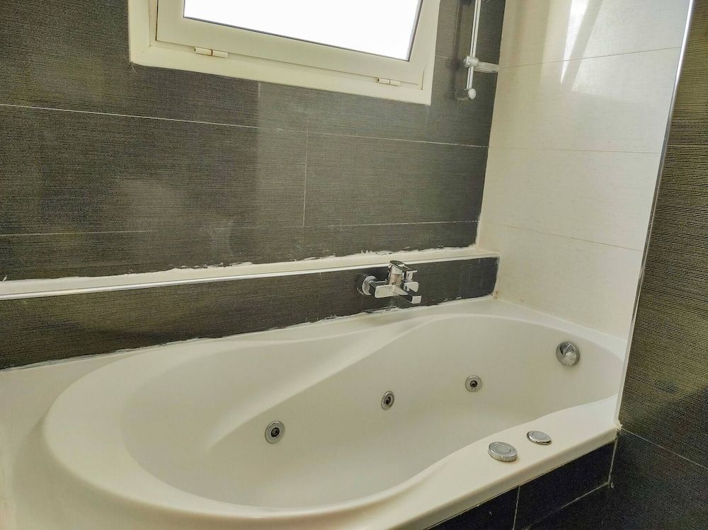 Sunset Square Near the Lake Apartment, 2 Bedrooms, Accessible, Smoking 12