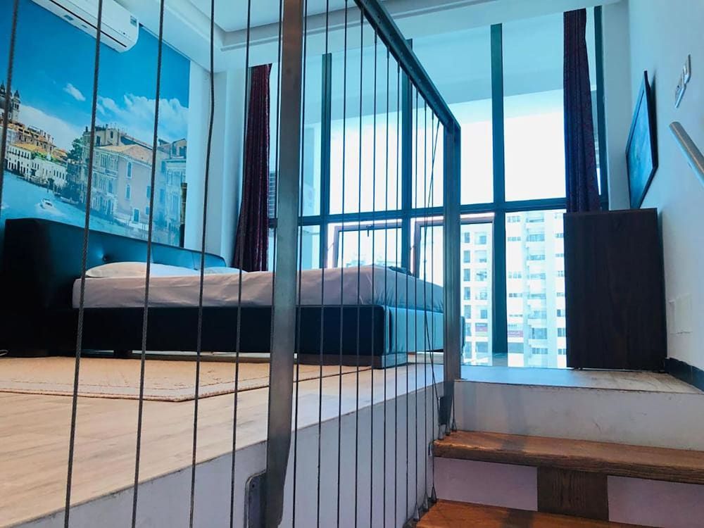 undefined The Cherry Loft With Jacuzz 8