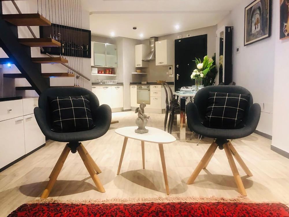 undefined The Cherry Loft With Jacuzz 6