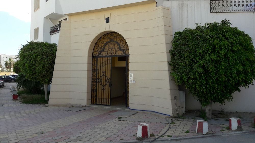 undefined Spacious Very Modern Apartment Richly Furnished 3