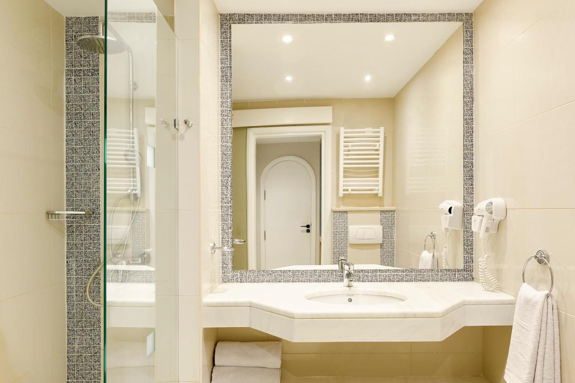 Suite with Pool View