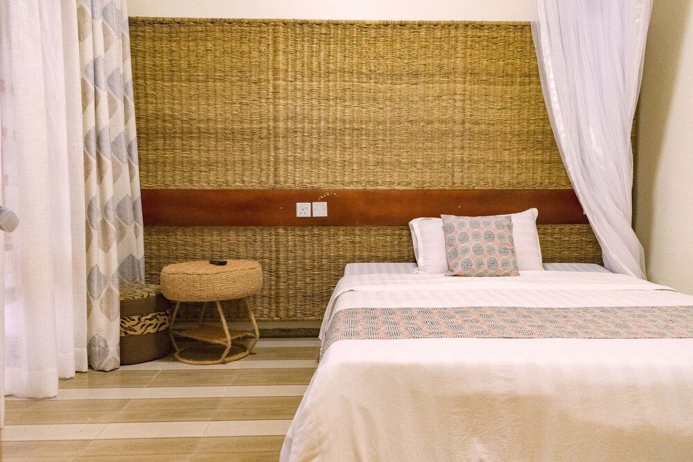 Tooro Fairway Hotel Double Room 9