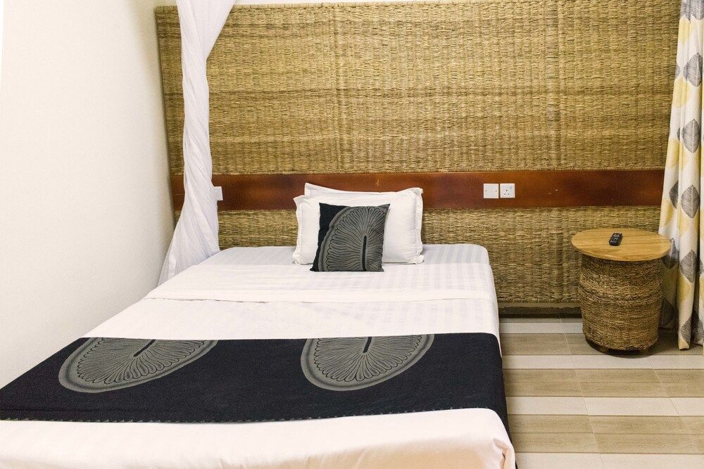 Tooro Fairway Hotel Double Room 12