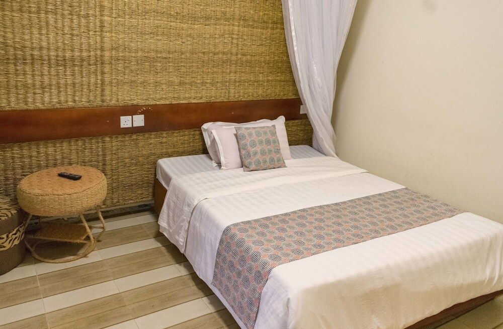 Tooro Fairway Hotel Double Room 10