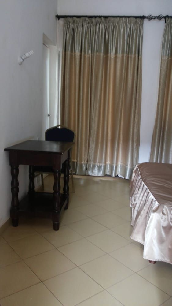St Lira Hotel Single Room 9