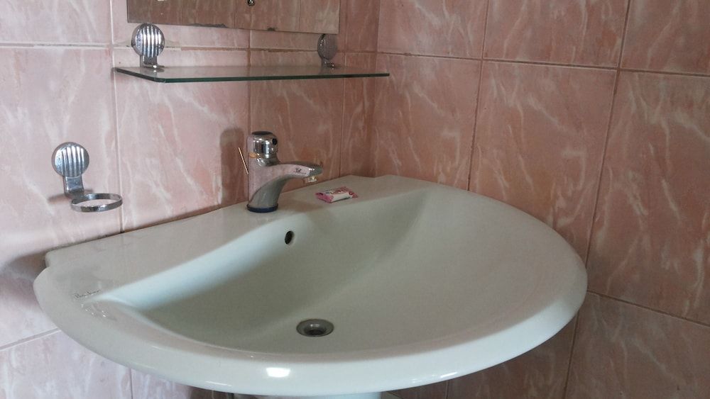 DaysInn Hotel Deluxe Double Room 5