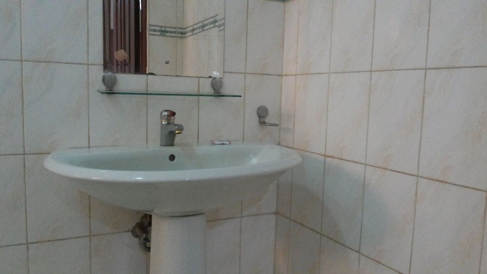 DaysInn Hotel Deluxe Double Room 4