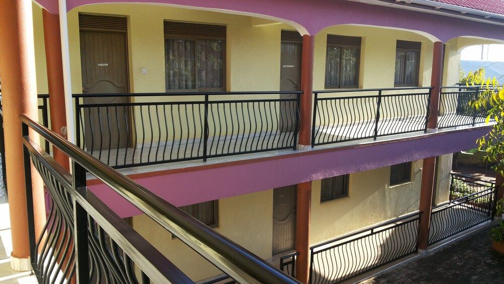 Garden Inn Deluxe Double Room 3