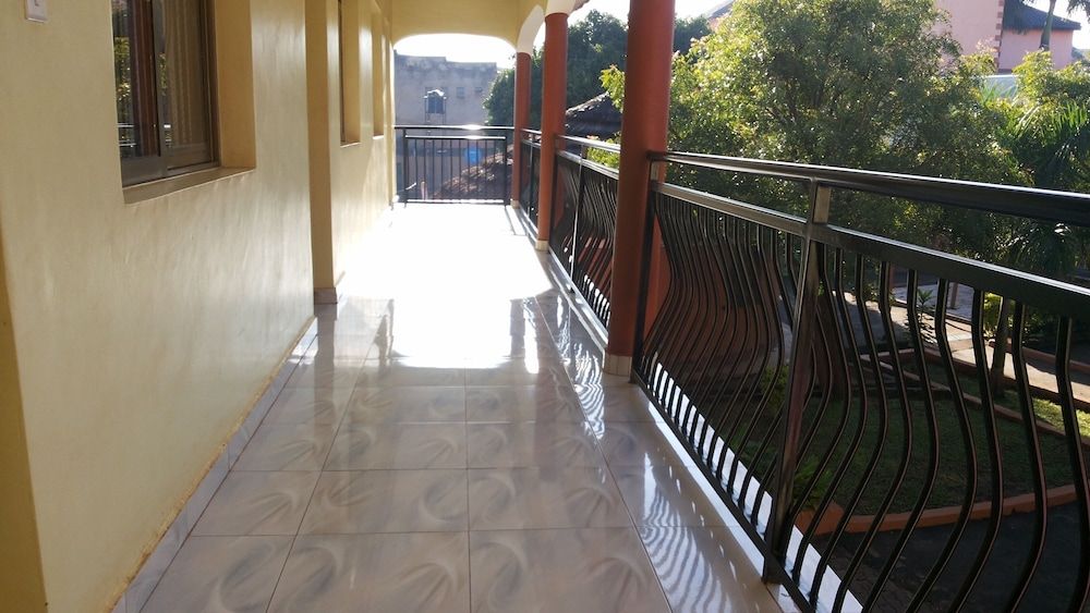 Garden Inn Deluxe Double Room 4