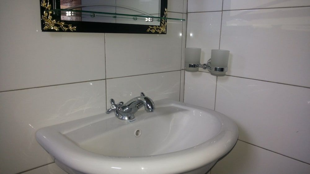 Jojo's Palace Annex Deluxe Double Room 16