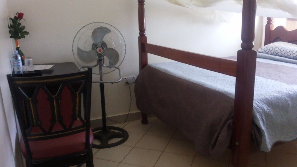 Heldan Inn Deluxe Single Room 4