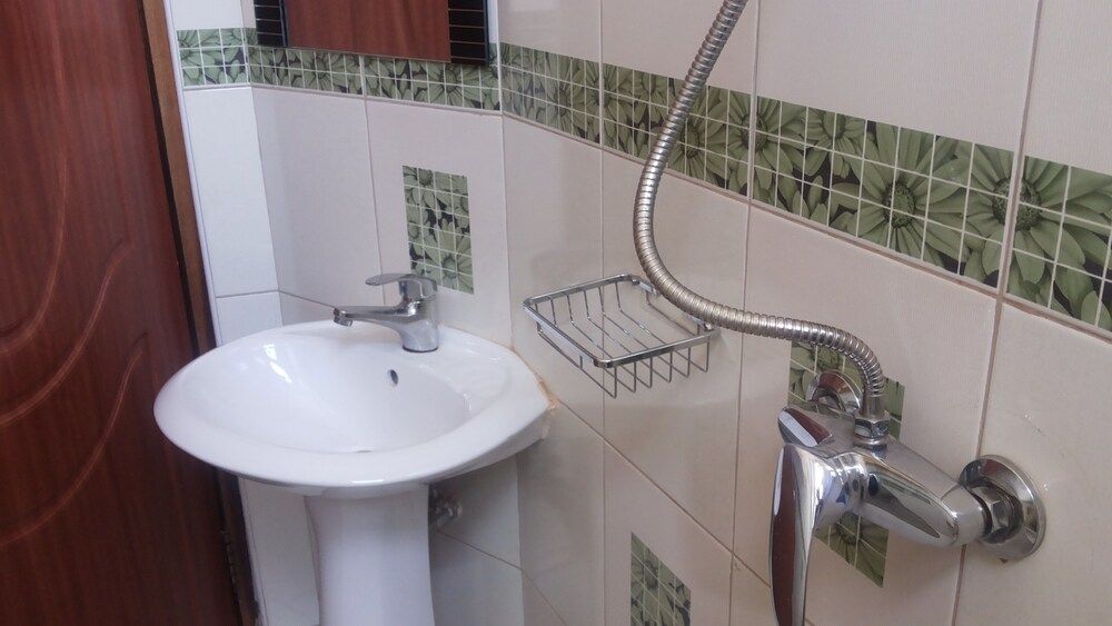 Heldan Inn Deluxe Single Room 13