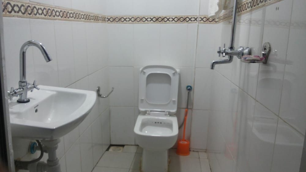 Continental Hotel Gulu Deluxe Double Room, 1 Double Bed 10