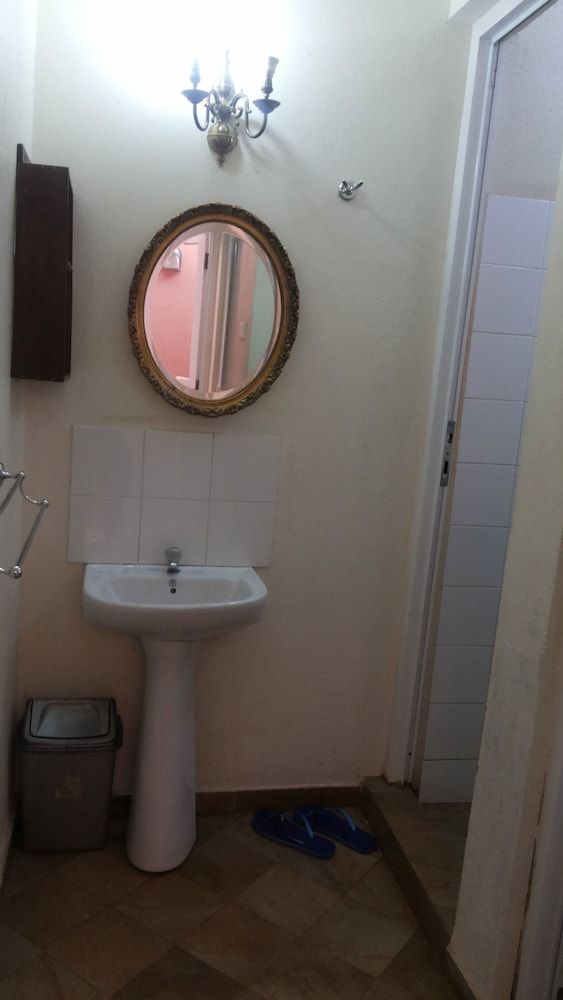 The Pagoda Deluxe Single Room 9