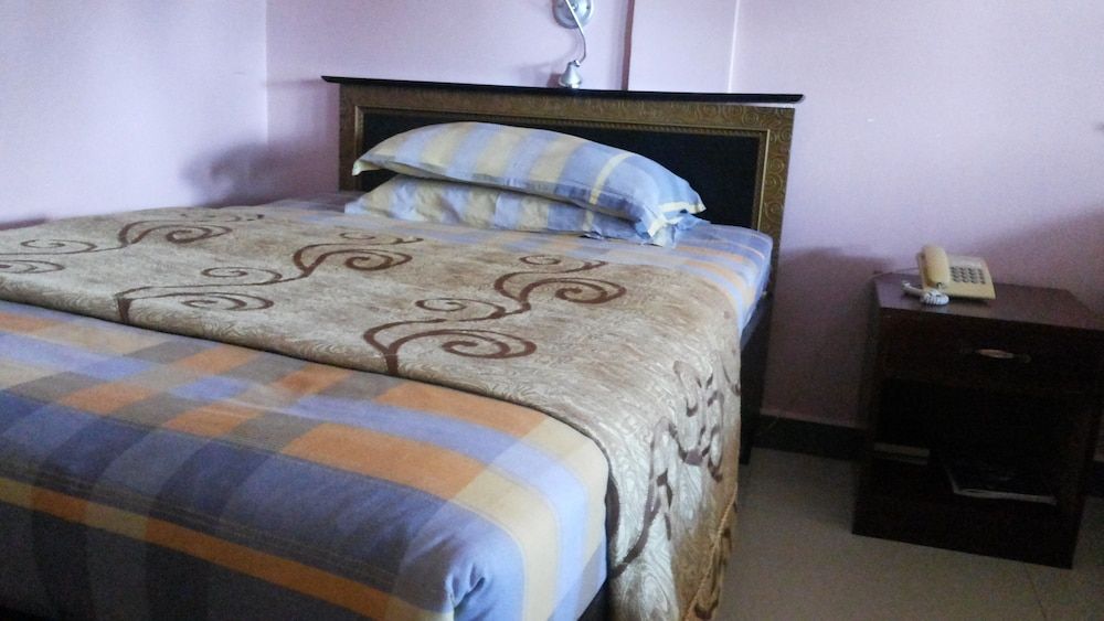 Palema Crown Hotel Deluxe Single Room 3