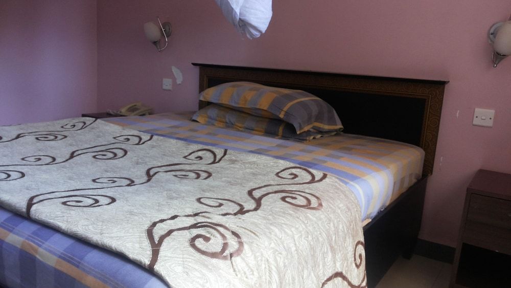 Palema Crown Hotel Deluxe Single Room 6