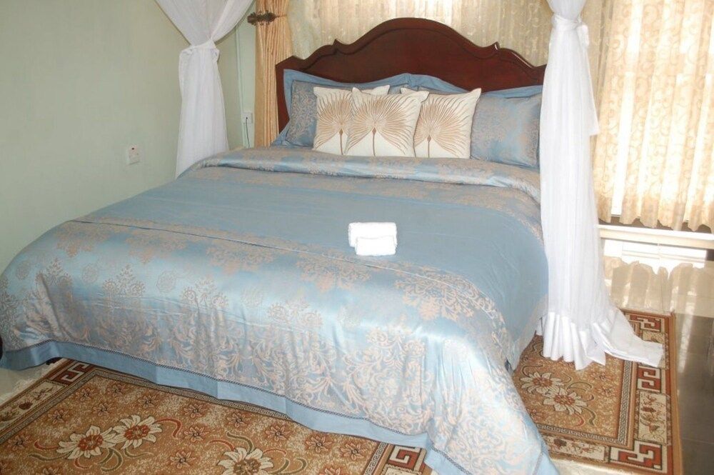 TJ Global Hotel Kasese Double Room (No A/C) 3