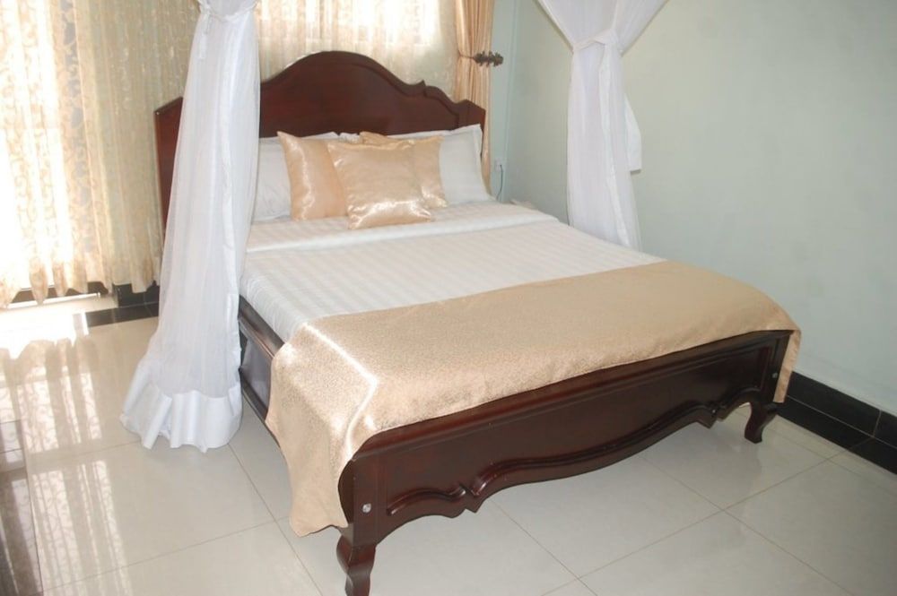 TJ Global Hotel Kasese Double Room (No A/C) 2