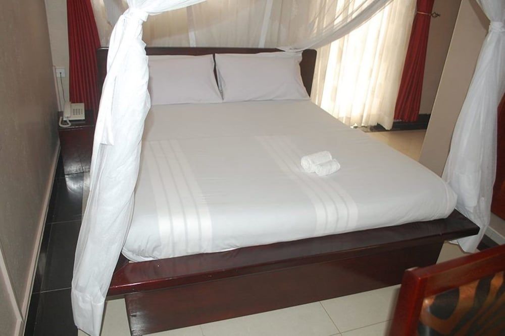 TJ Global Hotel Kasese Single Room (No A/C) 2