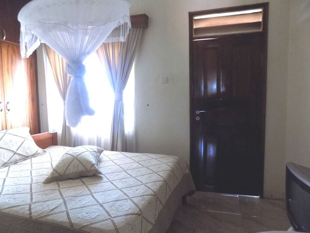 LandMark Hotel Comfort Single Room, 1 Large Twin Bed 4