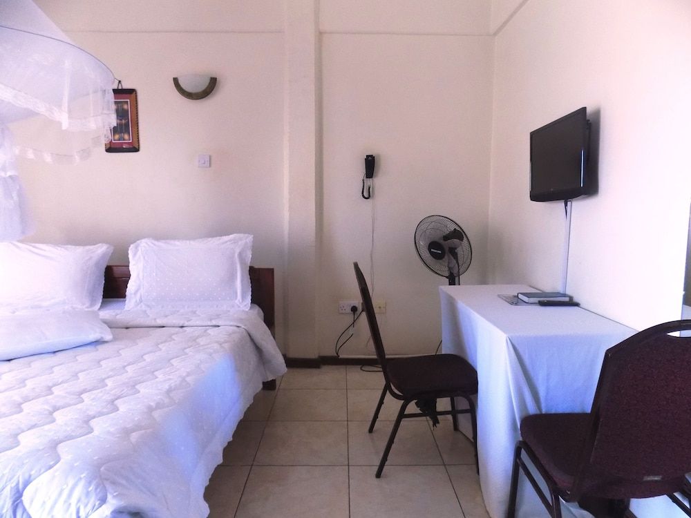 LandMark Hotel Deluxe Double Room, 1 Double Bed 4