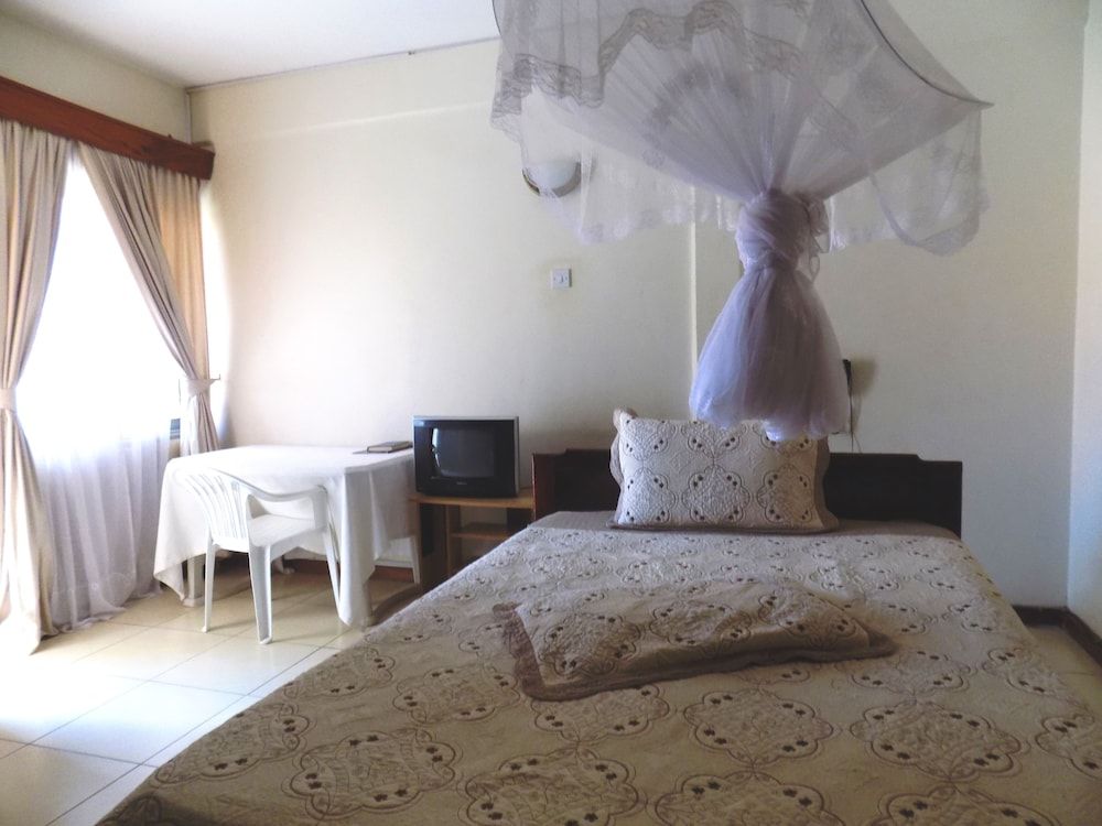 LandMark Hotel Comfort Single Room, 1 Large Twin Bed 3