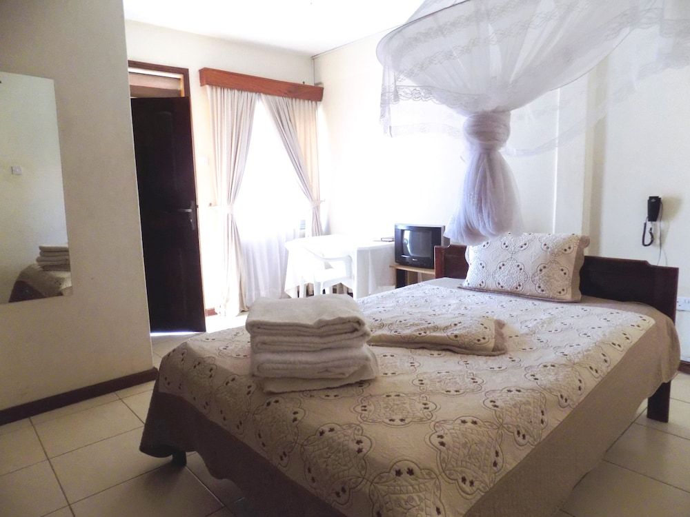 LandMark Hotel Comfort Single Room, 1 Large Twin Bed 2