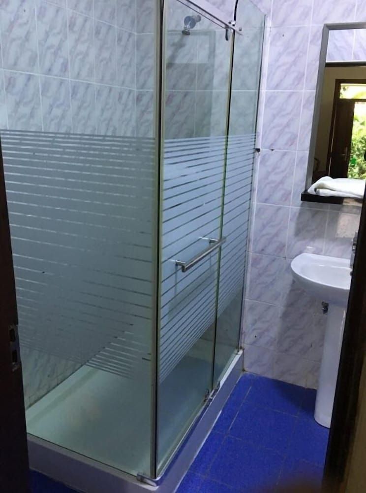 Wagga Resort Hotel Family Room 6