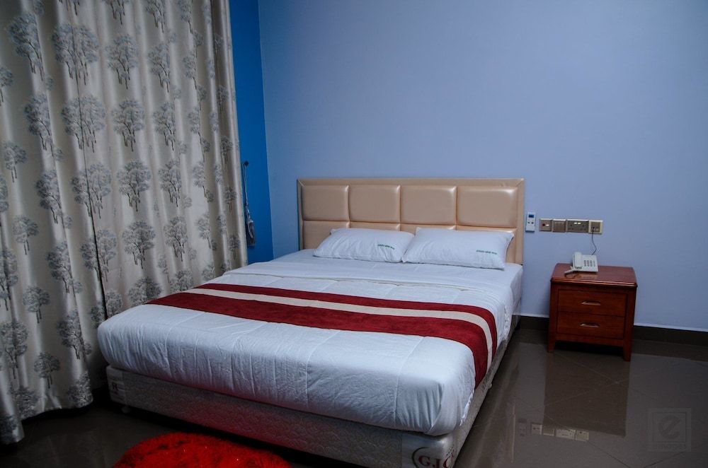 Georgina Gardens Hotel Deluxe Room 4