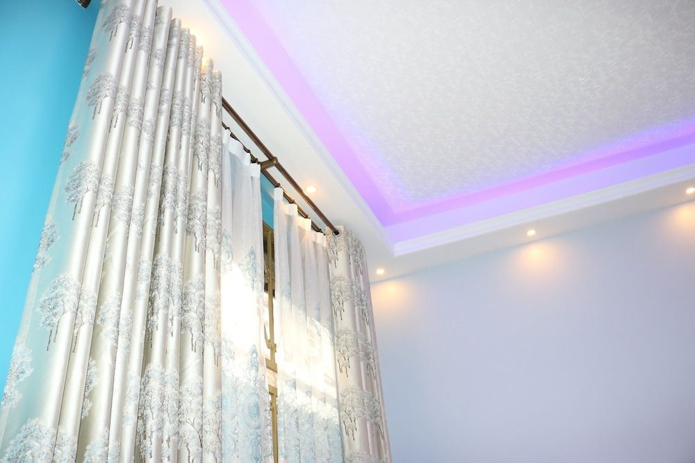 Georgina Gardens Hotel Deluxe Room 2