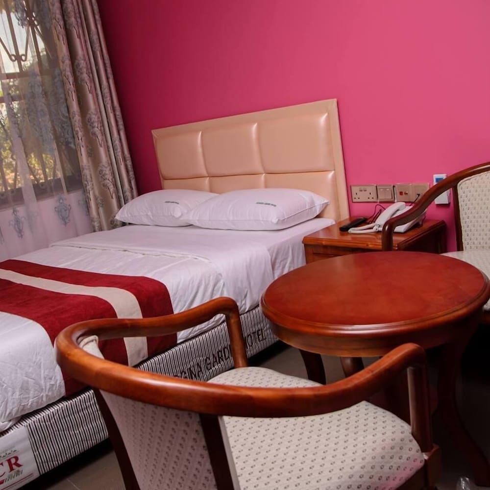 Georgina Gardens Hotel Deluxe Room 6